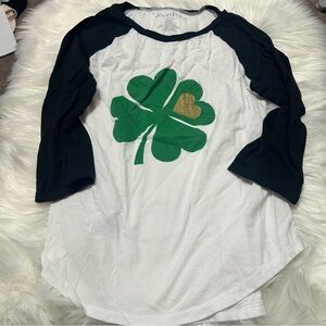 Size Large St. Patrick’s Day Baseball Tee with Glitter Heart E2